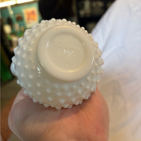 Vintage Avon White Glass Art Decanter - Picture 4 of 7